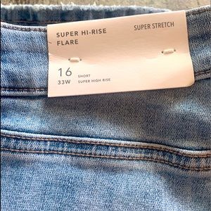 American Eagle Super Hi-Rise Flare, size 16 Short